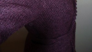 Morjärvkofta Pyntvirkad omlottkofta i lila semi-antikt Morjärv-garn