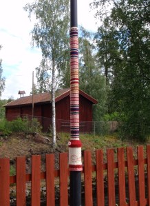 Stolpe Stickad stolpe med CL-monogram