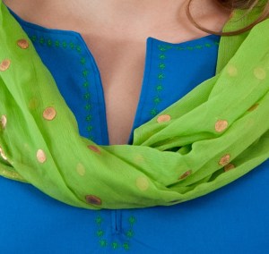 Prickig dupatta och grön pyntsöm